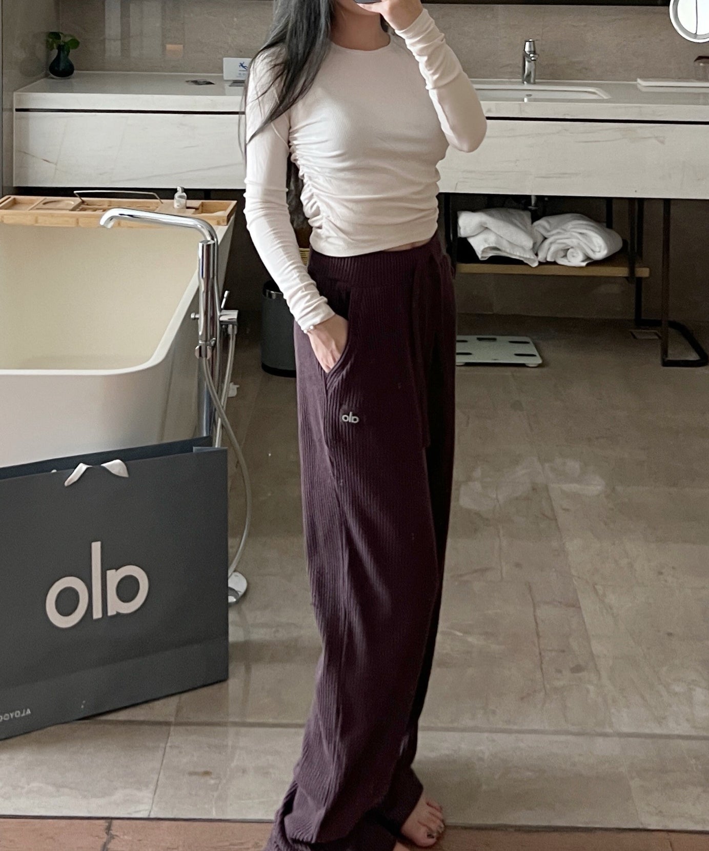 A L O Ribbed Joggers