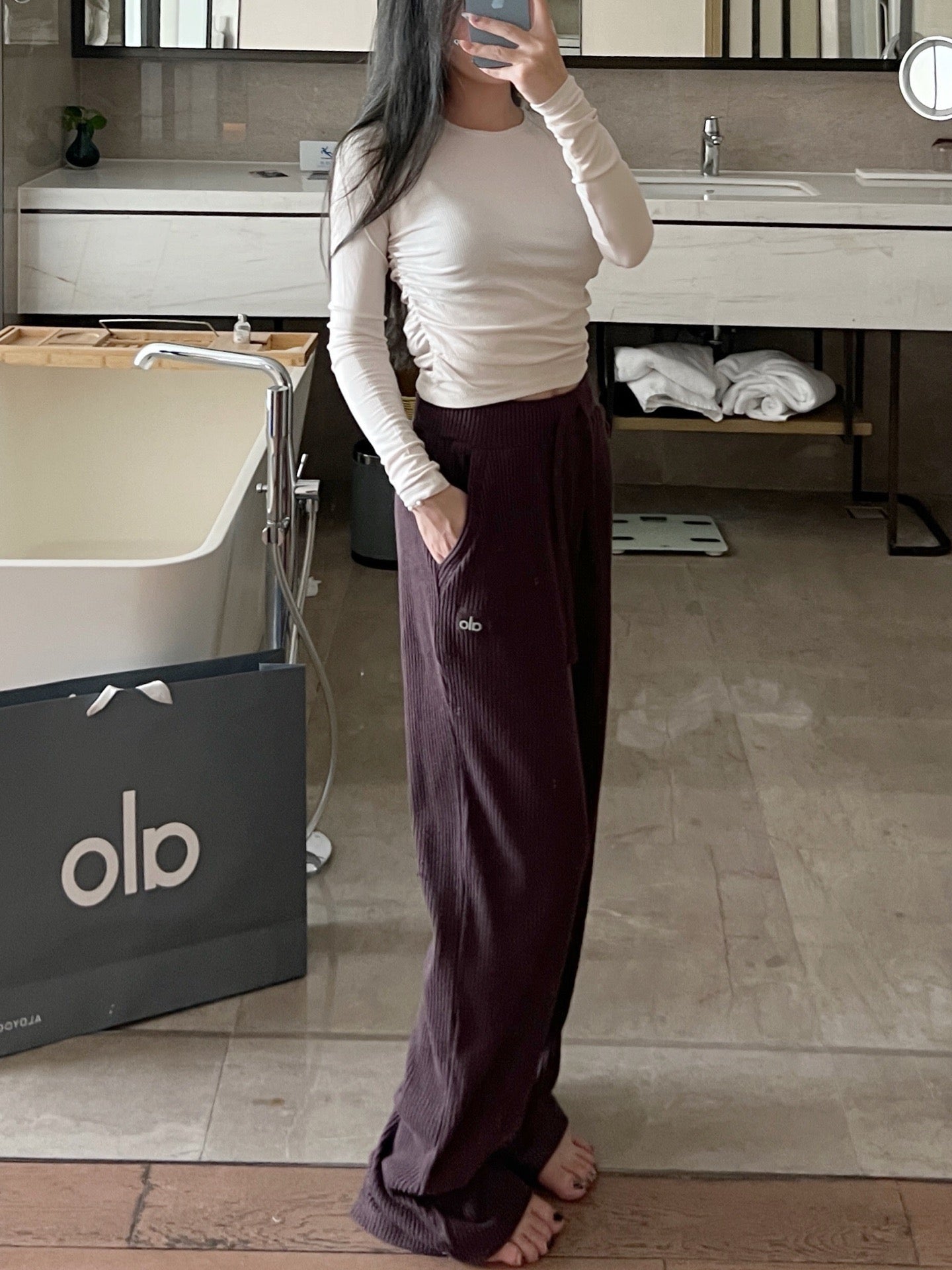 A L O Ribbed Joggers