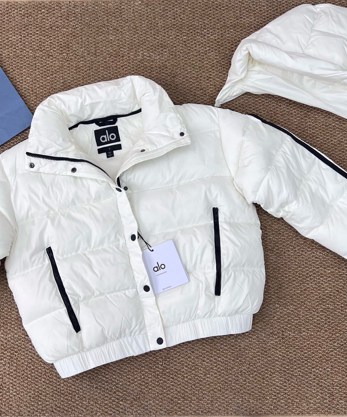 A L O Puffers - Detachable Hood