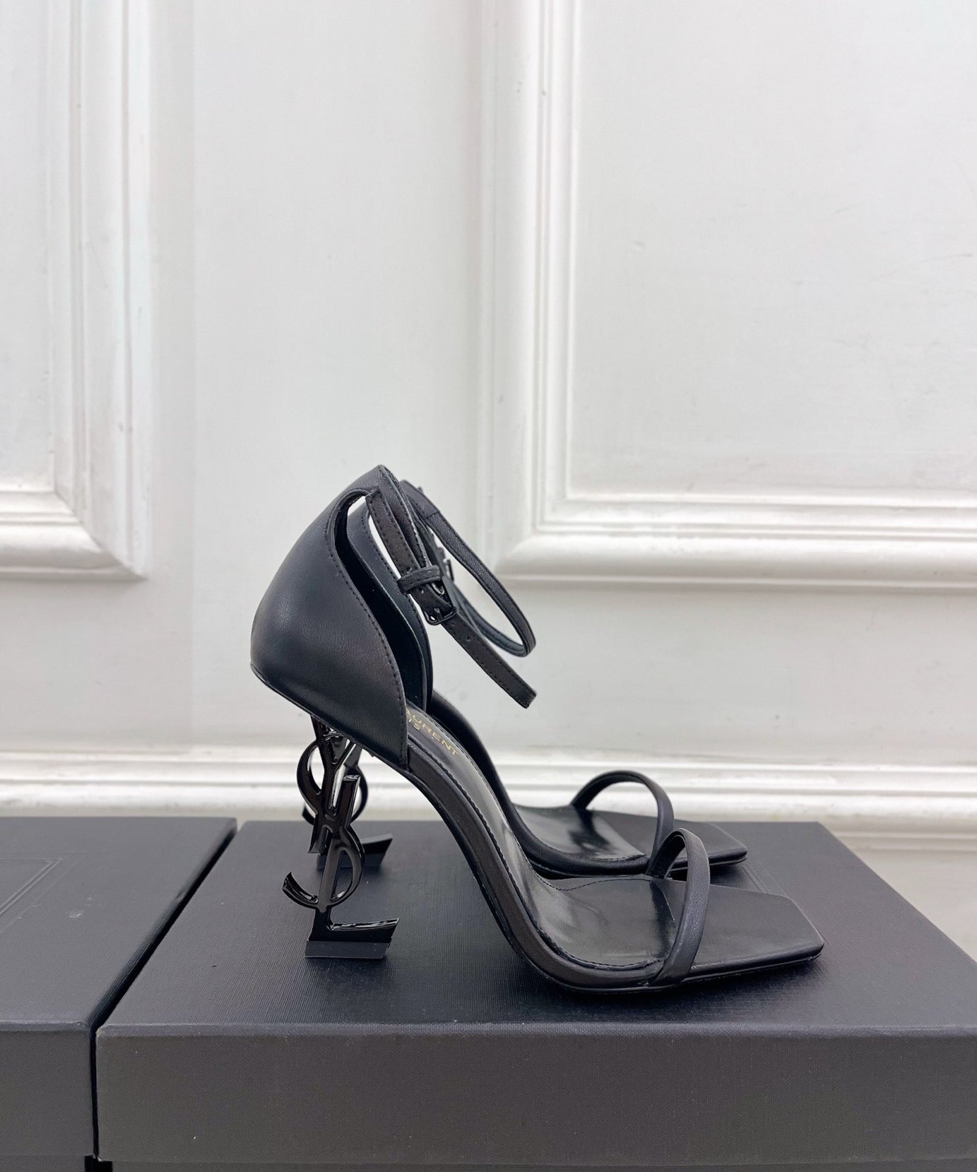 Premium Q - Saint Heels