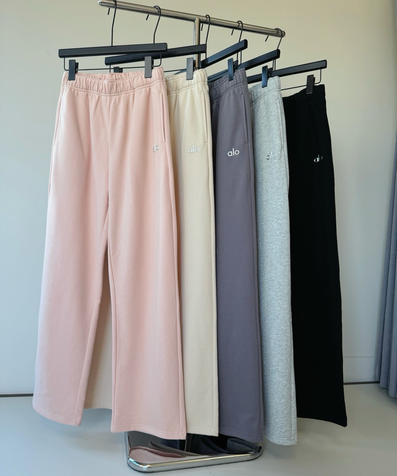A L O Joggers
