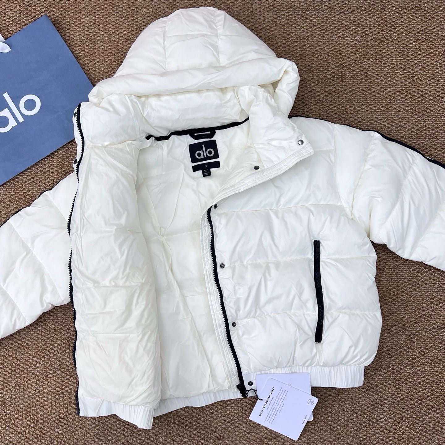 A L O Puffers - Detachable Hood