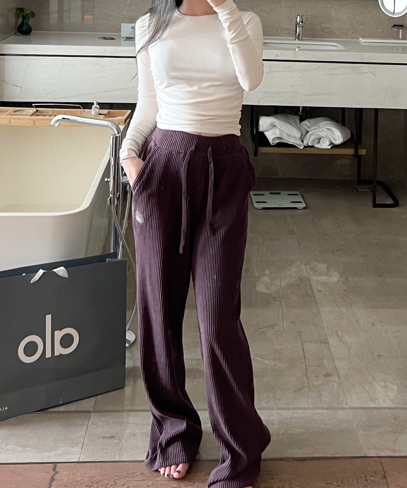 A L O Ribbed Joggers