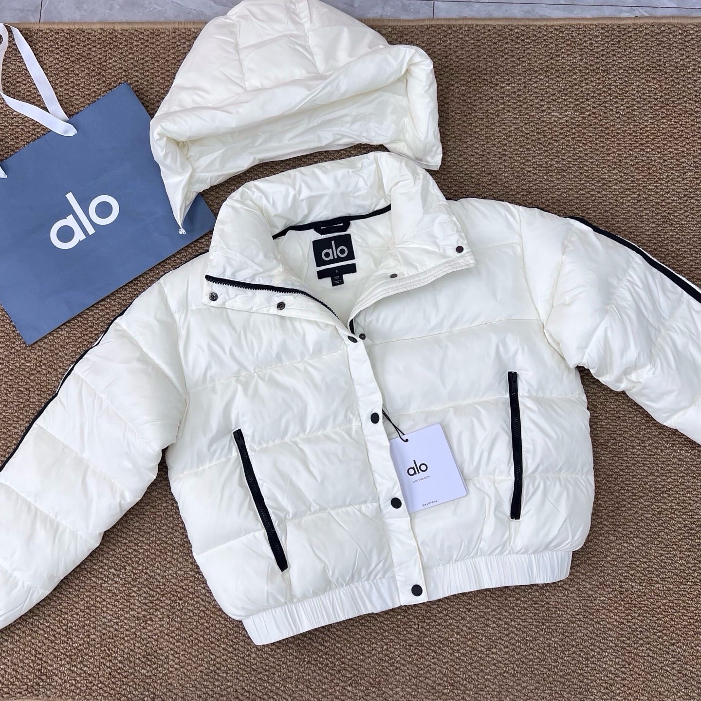 A L O Puffers - Detachable Hood