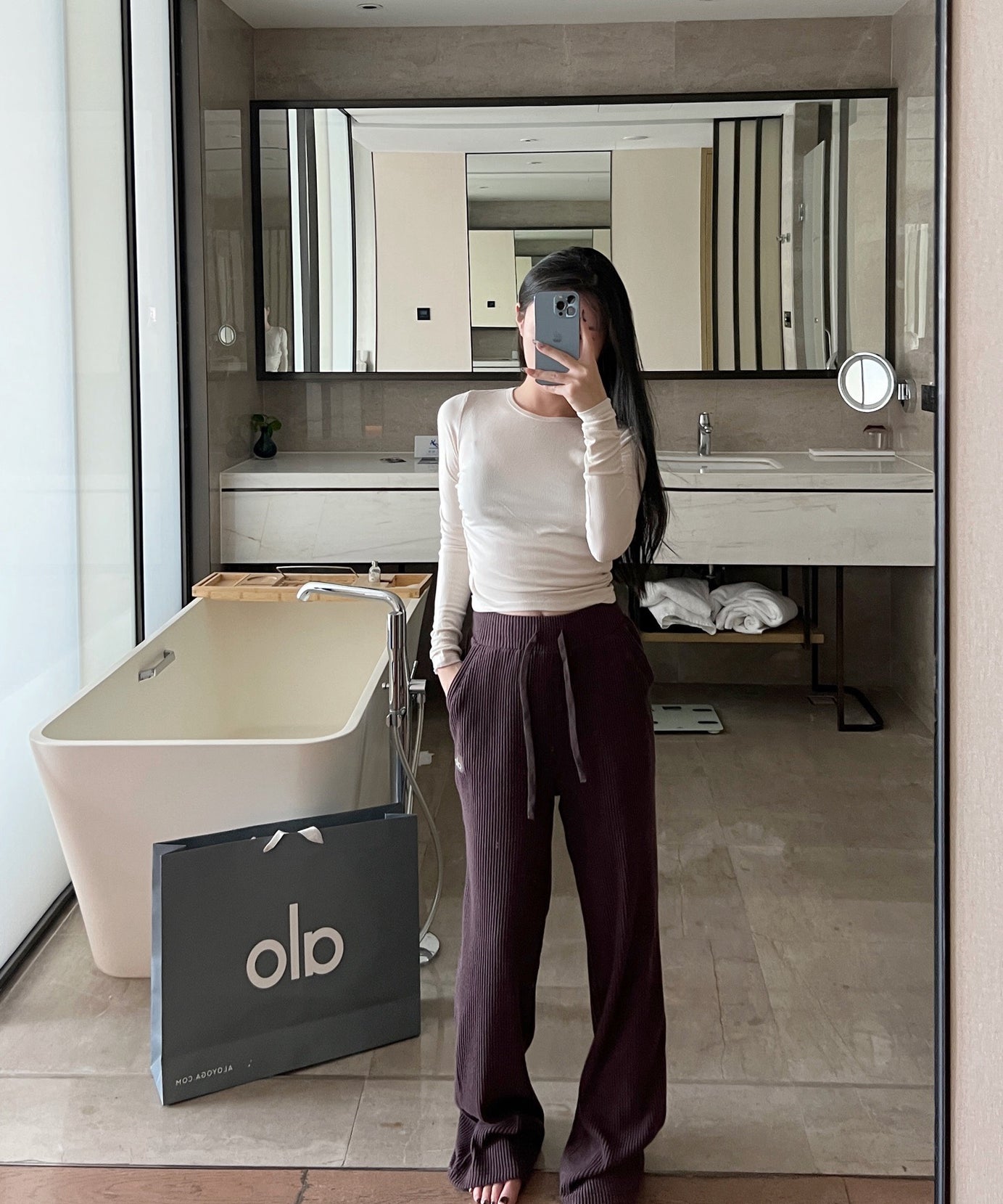 A L O Ribbed Joggers