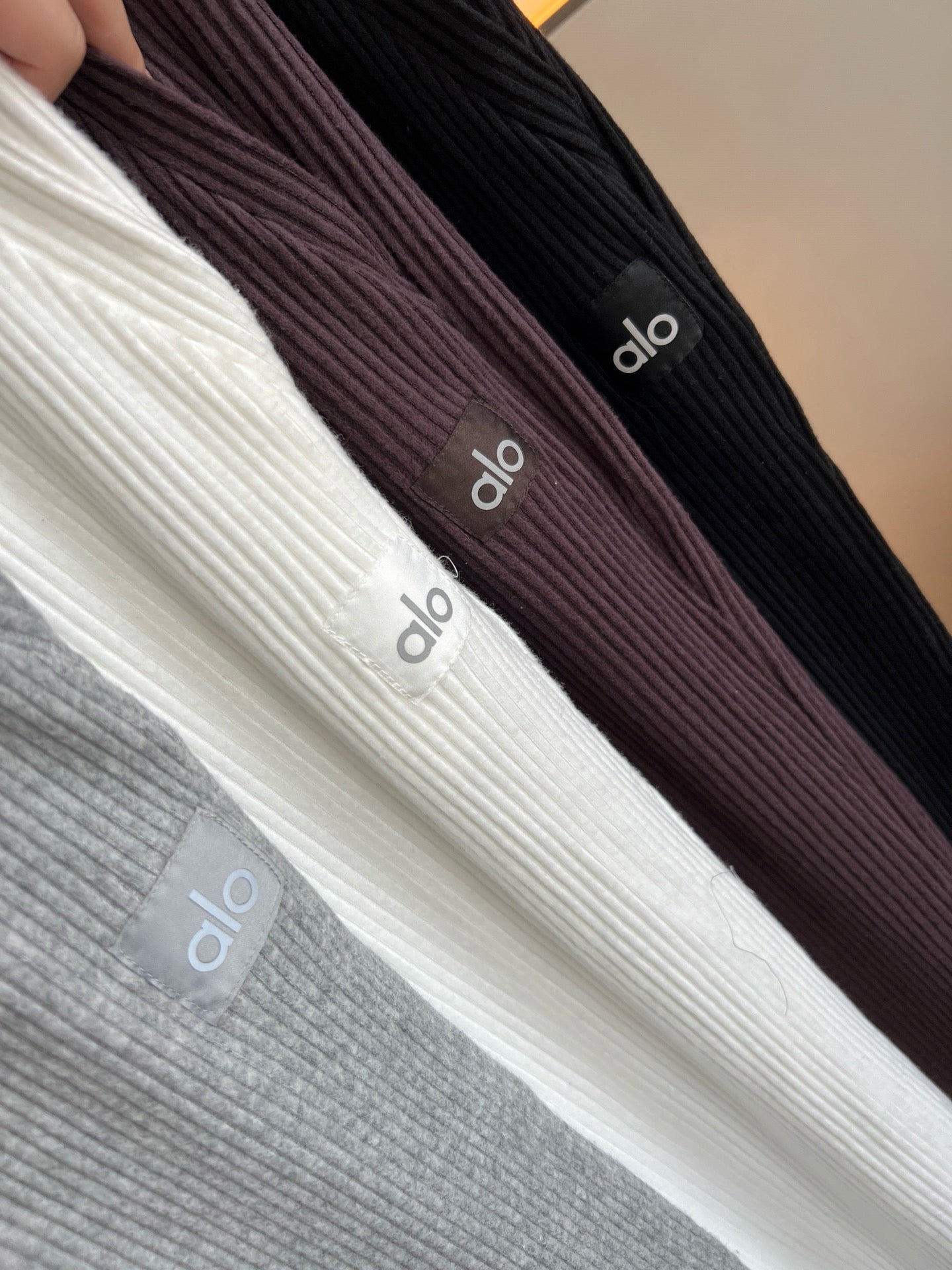 A L O Ribbed Joggers